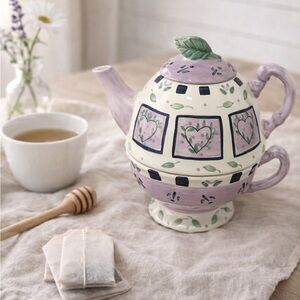 Charming Heart Teapot with Leaf Lid